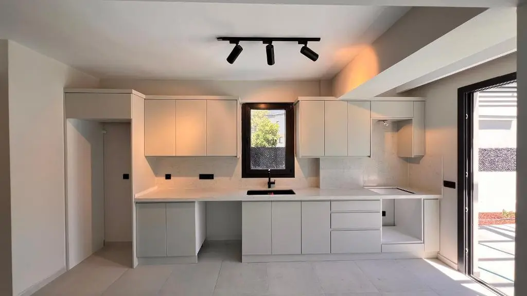 Fitted kitchen